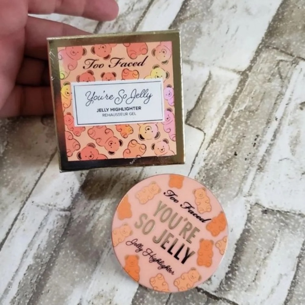 Too Faced You're So Jelly Highlighter💕